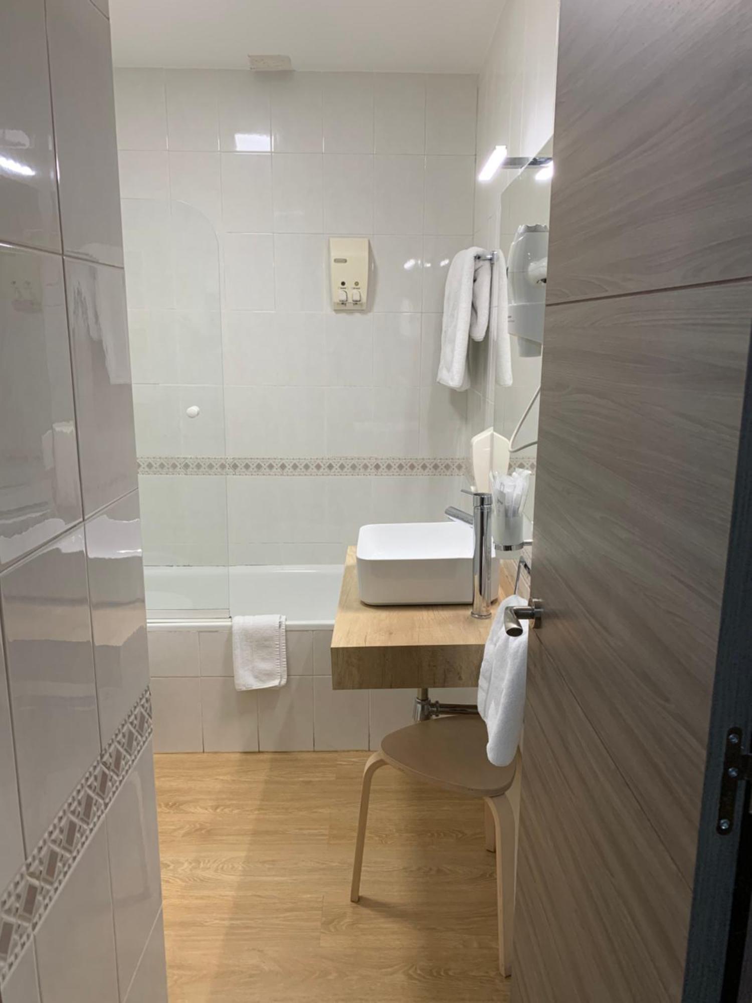 Hostal El Rocio Паракуэльос-де-Харама Экстерьер фото